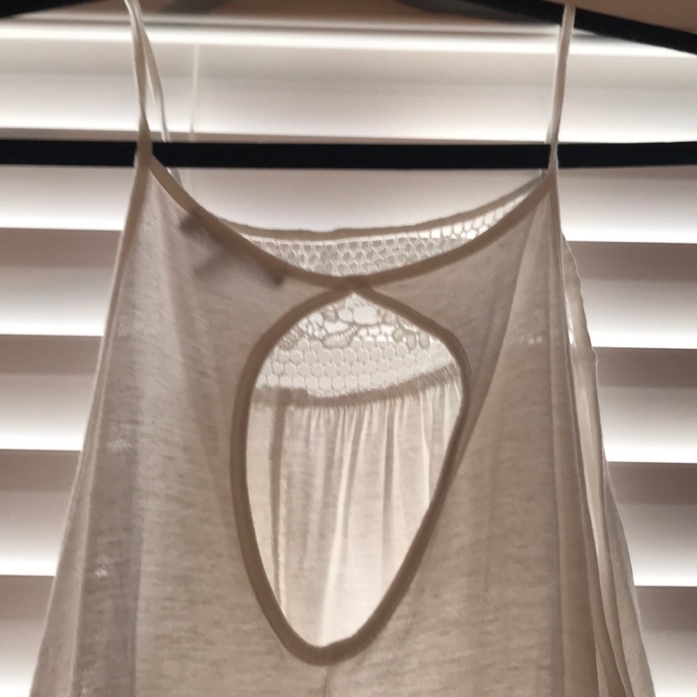 Halter top - Picture 3 of 3